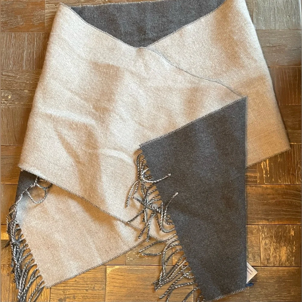 Vineyard Vines Merino Wool Two-Tone Fringe Scarf🖤